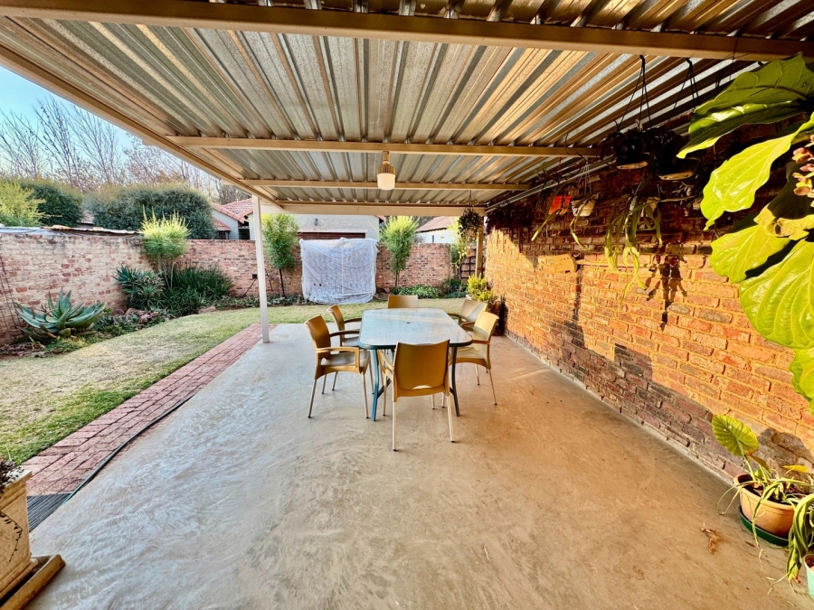 3 Bedroom Property for Sale in Mooivallei Park North West